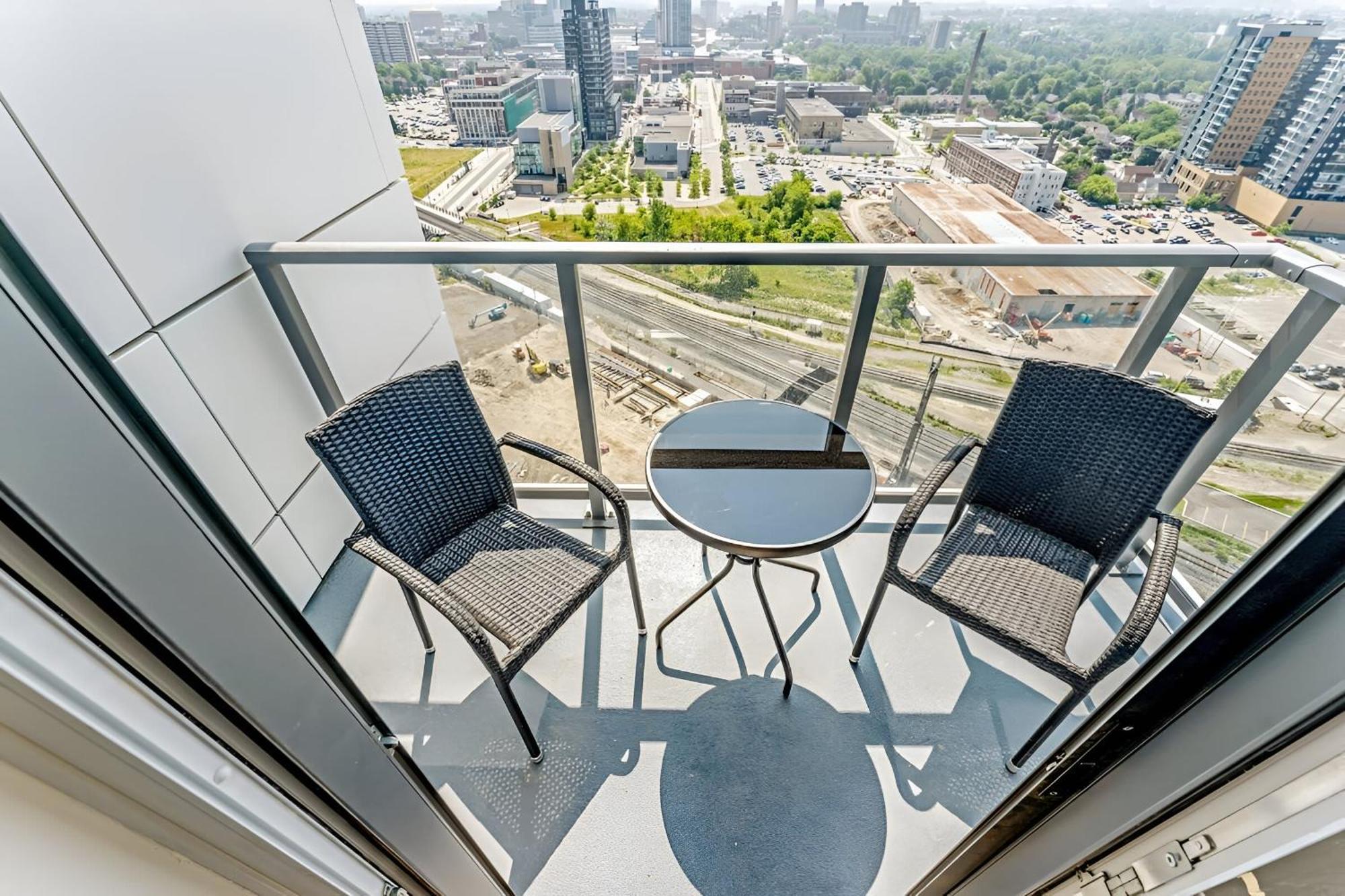 Newly Built Condo With Amazing Views Kitchener Ngoại thất bức ảnh